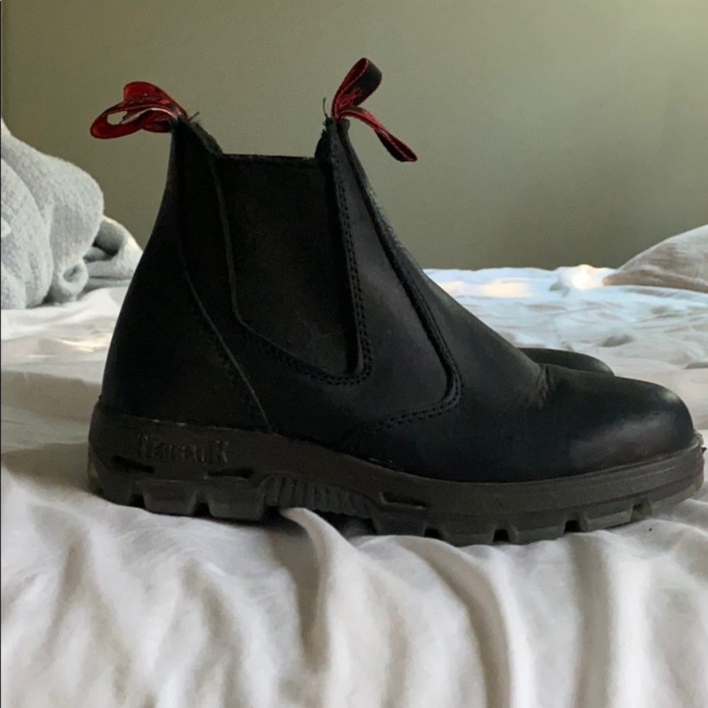 Women’s Redback boots, black size 8
